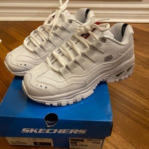 Skechers Energy White Sneakers Women’s sz 7 US.